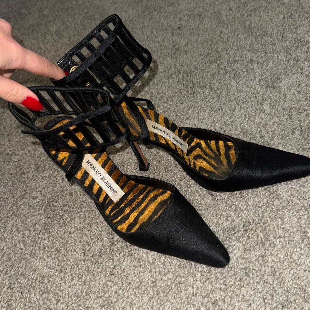 BLACK MANOLO BLAHNIKS